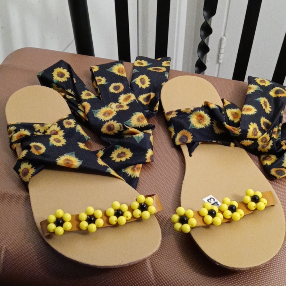 Beautiful Ribbon Lace-up Sandals